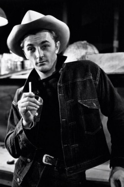 meinthefifties:  Robert Mitchum in Till the