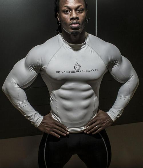 fcsdtrmntn:  Can’t get enough of looking at this dude…and his d*ck print is the truth…. 