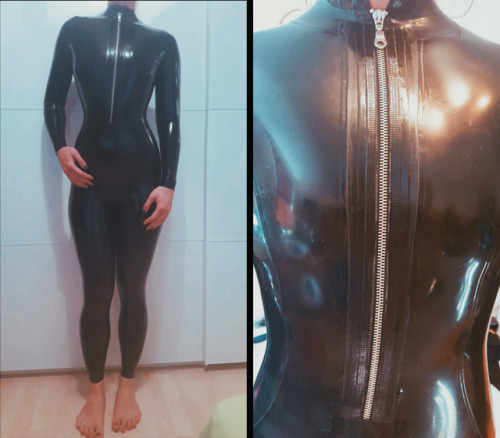 Catsuit creationsOne of my latex catsuit creations for a lady friend. A nice suit with a silver meta