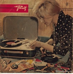 lpcoverlover:  Looking for treble  Cool Polish 45 sleeve.  View Post 