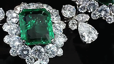 foreveroldhollywood:  Elizabeth Taylor’s Jewellery Collection