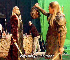 thranduilings:  Orlando throwing away a head and Lee chasing it behind the scenes
