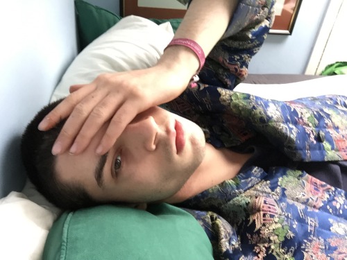 vaspour:  Uploading 2 old selfies cos I’m growing my hair out again and it’s at such a gross stage rn