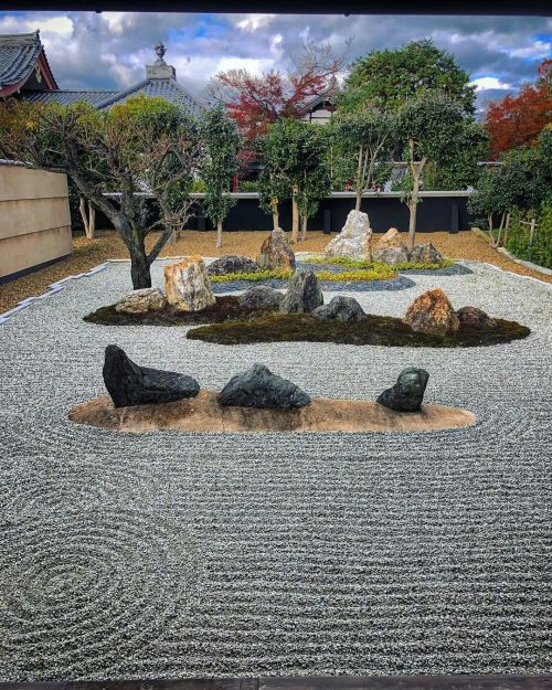 東福寺 一華院庭園 [ 京都市東山区 ] ② Tofukuji Ikkain Temple Garden, Kyoto ーー #重森千靑 作庭の石庭を含む３つの現代の枯山水庭園から構成される“四神の庭