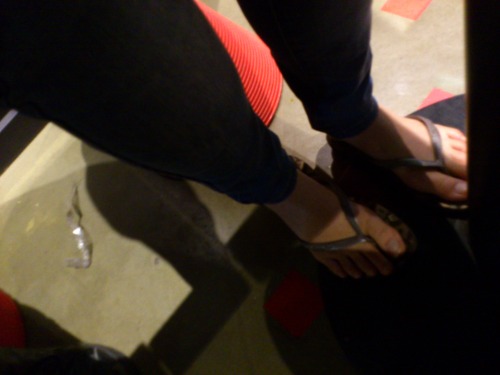 dailypublicfeet: met this girl at a dinner meetup.and was fun to chat with