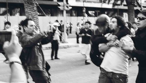 Escenas de protesta ciudadana y reprensión policiaca en las ciudades de México y Oaxaca