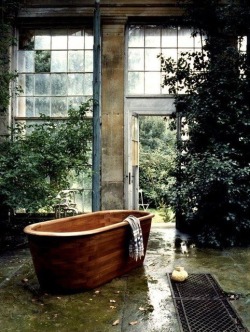 mylittleitch:  Bathroom/outdoor 