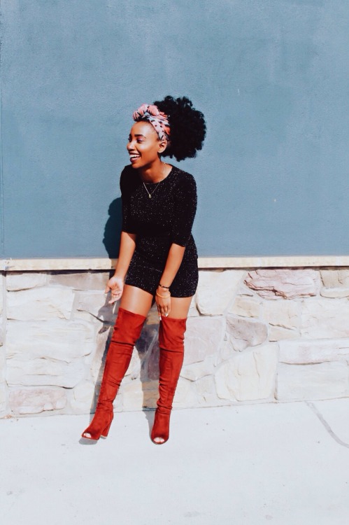 madredenutrias:blackfashion:Thigh highs and smiles. Xoxoyingyang.tumblr.comIg; hailblvckI want these