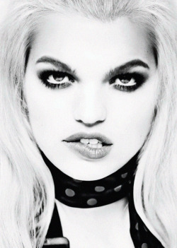 voguelovesme:  Daphne Groeneveld for Numéro,