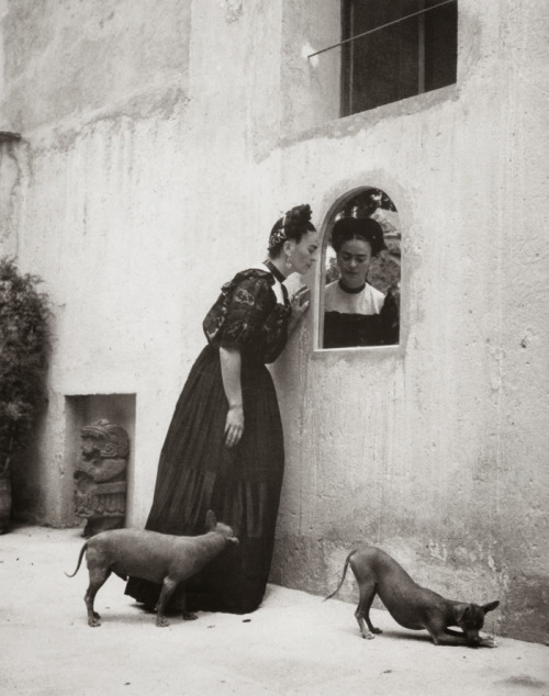 womenartistszine:  Lola Álvarez BravoFrida Kahlo, ~1944