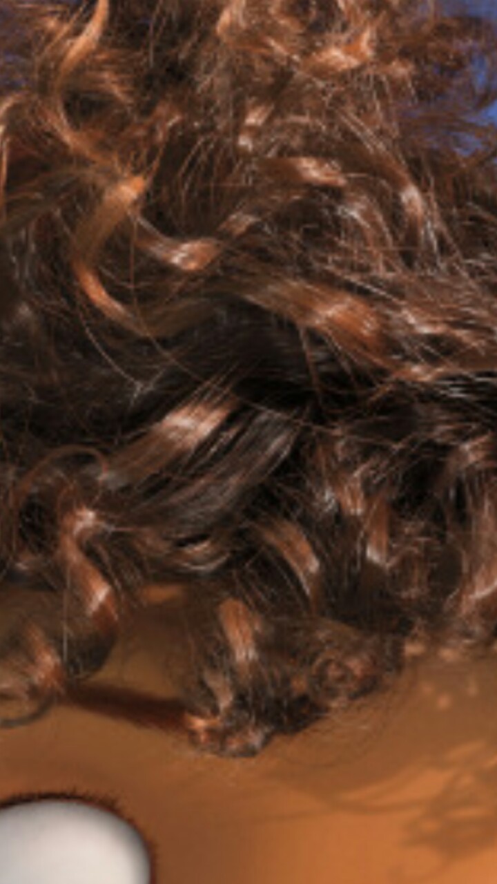 suffering-cephalopod:  LOOK AT HER HAIR. IT HAS FLYAWAYS. OH MY GOD I’M CRYING