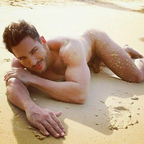 XXX sprinkledpeen:  Henry Licett on the beachClick photo