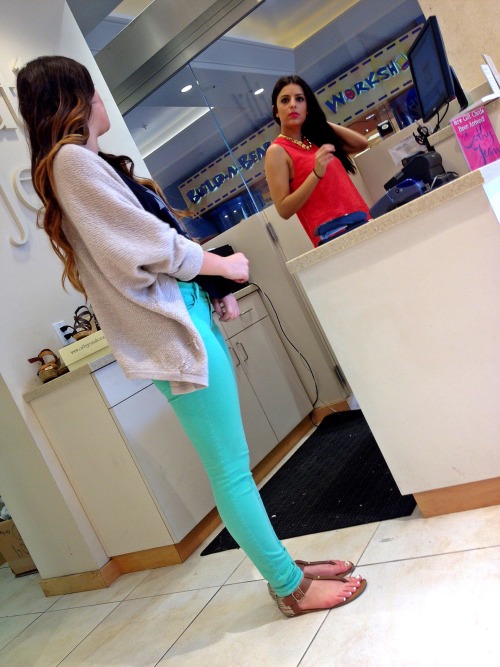 Cute brunette&rsquo;s pretty feet and face candid while she worked at an OC shoe store. Suckable toe