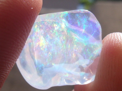 opal-porn:Mexican ‘contra-luz’ opal or Mexican ‘jelly’ opal, whatevah same t