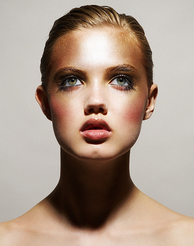 evaelblog:  modelmeth:  Lindsey Wixson  Following back similar blogs x
