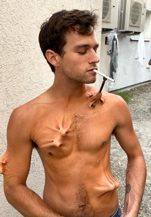 froylanmadden:  BRANDON FLYNN on the set