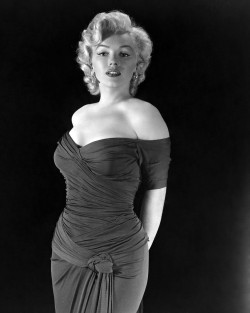 retrogirly:  Marilyn , a regal beauty here 