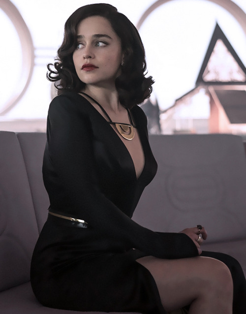 yourwisehistory:Emilia Clarke (Qi'Ra) in Solo: A Star Wars Story (2018) Dir. Ron Howard