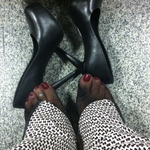 aurabfeet: #feet #footfetish #footlovers #footfetishnation #highheels #shoes #rednails #sexyfeet #se