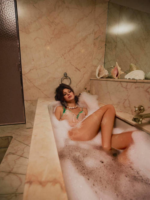 kylizzle-me: Kendall Jenner by Mert Alas &amp; Marcus Piggott for Vogue Italia February 2019.