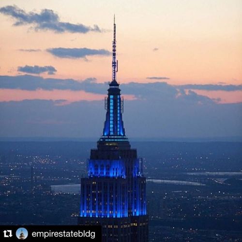 ❤️#Repost @empirestatebldgTonight, the #EmpireStateBuilding’s lights will beam in blue to honor @T