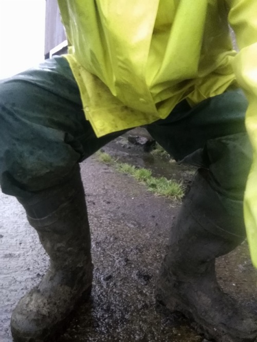 rubbernoras21:Out in the rain Das bedeutet für mich recht viel Arbeit zum reinigen der Kleidung