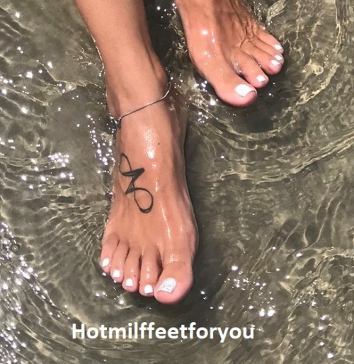 Hotmilffeetforyou https://onlyfans.com/hotmilffeetforyou