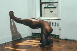 fallahsart:  HughMorrisPhotography #yoga #backbend #peace #nude #natural #Afro #flexibility #light #finda