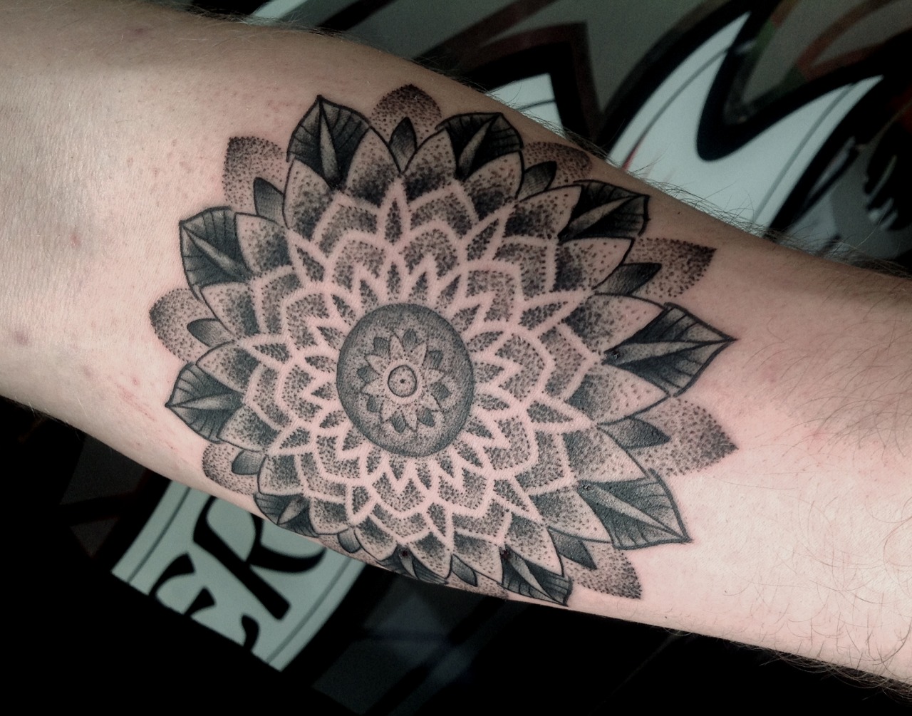 fuckyeahtattoos:  Thomas, Goossens Eindhoven, the Netherlands http://www.dragontattoo.nl