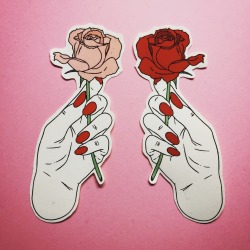 themoonspells:  Una rosa para ti 🌹 https://www.instagram.com/themoonbacon/