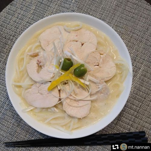 レシピ（太口そうめん） #repost @mt.nannan ・・・ 鶏塩豆乳そうめん。 太口そうめんに自家製鶏ハム、白髪ネギたっぷり。オリーブの新漬もプラスして… #真砂喜之助製麺所 #オリーブも真