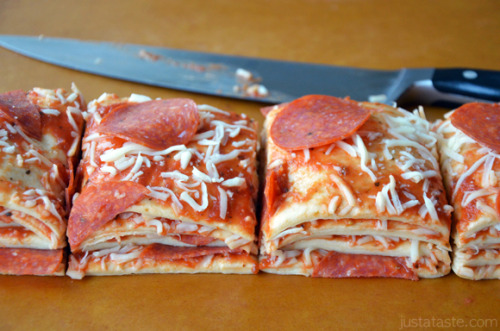 trav-tv:  we-arelike-young-volcanoes:  sweetnessdelight:  Pepperoni PIzza Pull-Apart Bread Recipe (Just A Taste)  *heavy breathing*  Looks like pizzagna. 