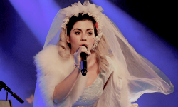 marinaroyal:Marina and the Diamonds performs