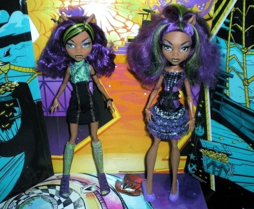 &ldquo;Campus Stroll&rdquo; Clawdeen(s) Wolf.Left, basic. Right, new outfit &amp; hairst