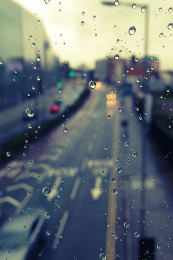 infamousgod:  Raindrops On A Window 
