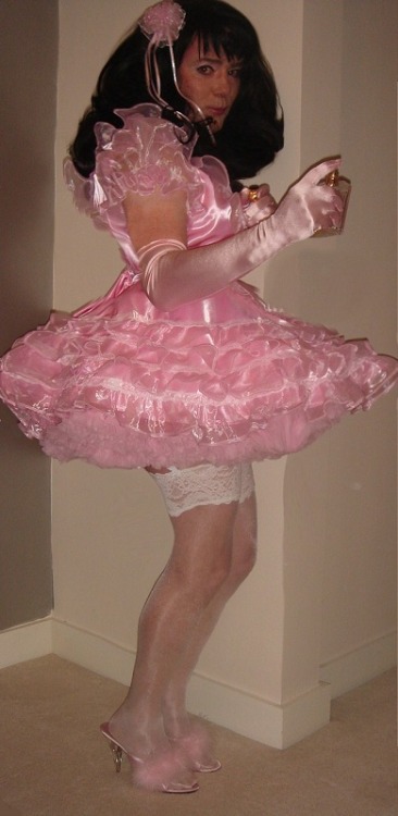 staceysissy: peppermintangel-tgirl: MMMM, what a lovely wide crinoline. Sissy personified Very prett