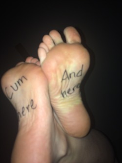 cumonem13:  Need me some cum on these soles!!!😏