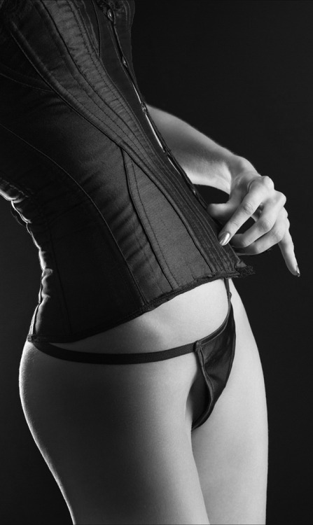 love-erotic-pics-love:  http://love-erotic-pics-love.tumblr.com/ 