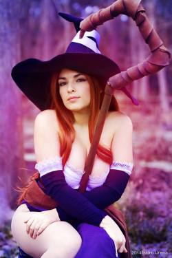 cosplayhotties:  Sorceress 2 by mariedoll