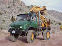 rollerman1:Unimog with excavator attached