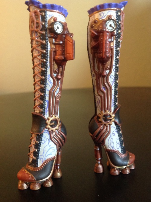 ponyseeker128:Monster high Robecca Steam custom boots Finally finished and up for sale! My absolute 