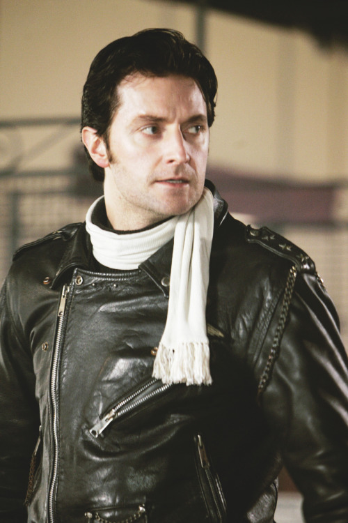 bilbosfeet:Fav. Richard Armitage Images - 11/50This is probably not an out-of-character moment.ASK M