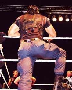 fuckyeahsethrollins:  His ass is as great as him