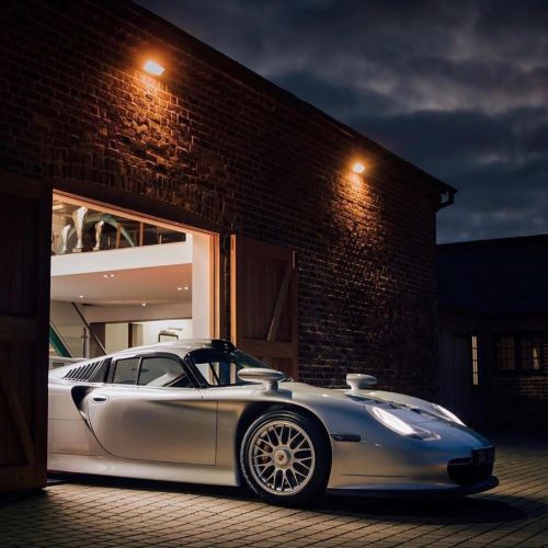 Had to share this Porsche 911 GT1 image by @alexpenfold. I mean, oh my. @dkengineering@rennsportco