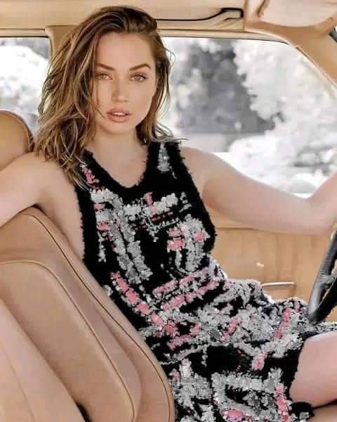 Yet more of the beautiful Ana De Armas 💕 💕 💕