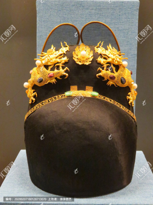 hanfugallery:翼善冠yi-shan-guan, a type of hat in Chinese hanfu for ancient emperors and kings.The term