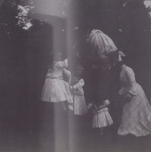 princesselisabethofhesse:Princess Elisabeth of Hesse playing with her Russian cousins OTMA in Wolfsg