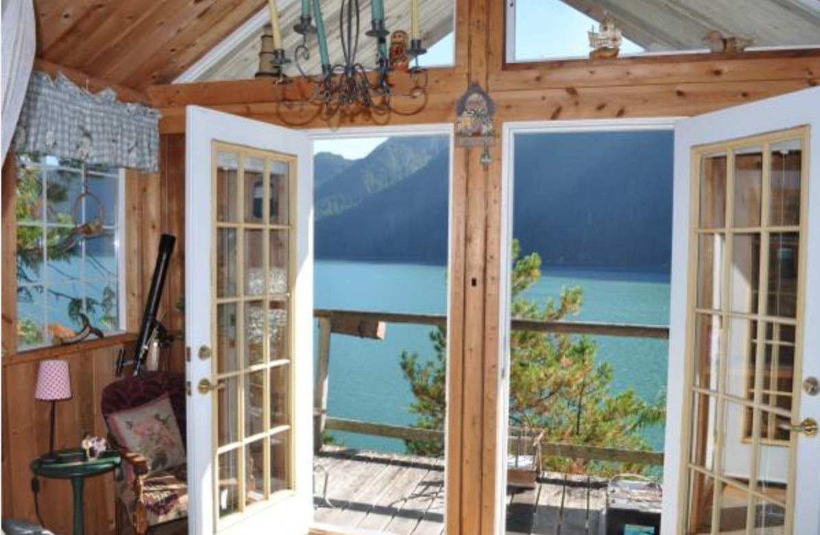 househunting:  $397,000/treehouse cabinPitt Lake, BC  BROSTON THIS IS A DREAM