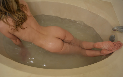 rainbowinmyheart5:  Take a shower with mommy:)I can wash your back=)