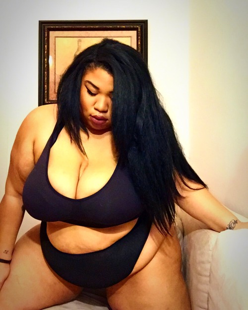 ok2befat: ashleighthelion: When your belly falls out and you bad as fuck #bellygametoostrong #blesse